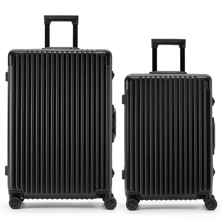 Silver 26'' és Blackout 30'' utazótáska szett, méretei 65x43x25cm és 75x50x30cm, űrtartalma 55L és 89L.