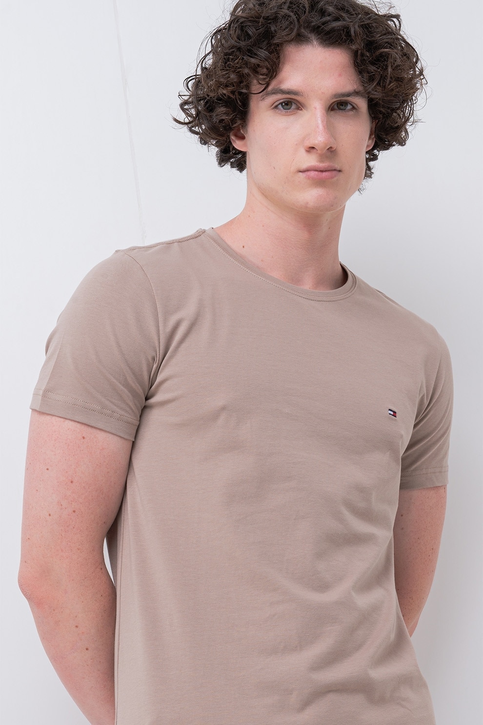 Tommy Hilfiger, Tricou slim fit cu decolteu la baza gatului, Bej inchis, S