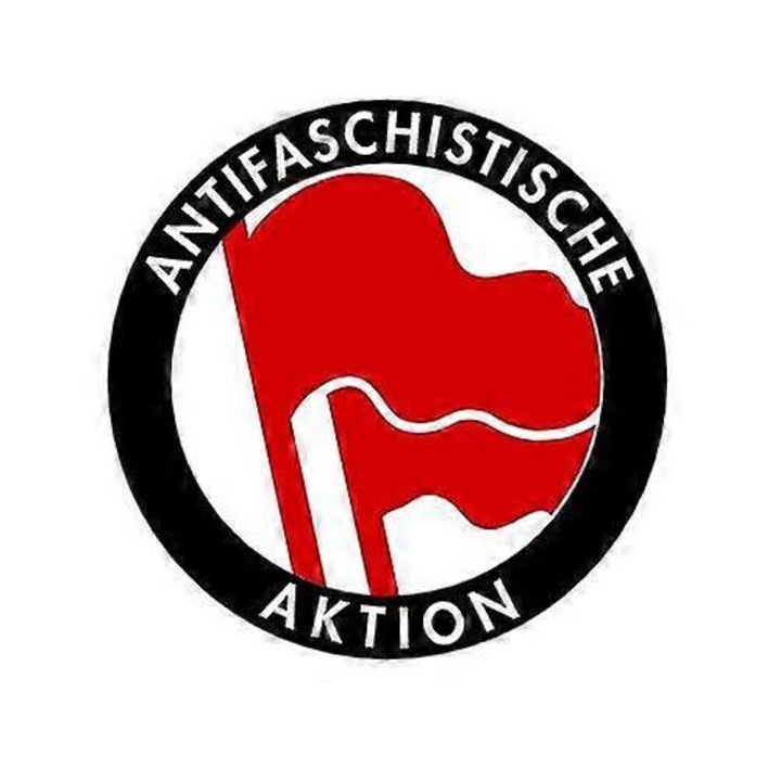 Steag Antifascist Action, 90x150cm, multicolor, material poliester, stil suspendat