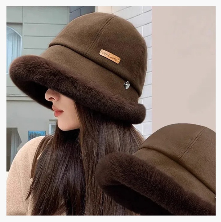 Sapca de dama de iarna, maro, din material pufos, captusita cu fleece groasa, model pescaresc, confortabila si calduroasa, marime universala 55–59 cm