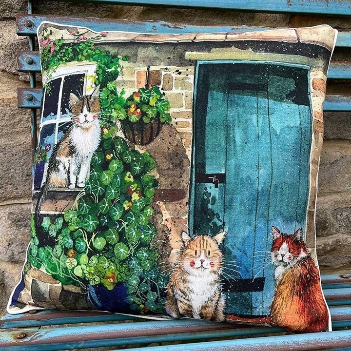 Възглавница Алекс Кларк, модел CU59, дизайн с котки, 45x45см, с подвижна калъфка от памук