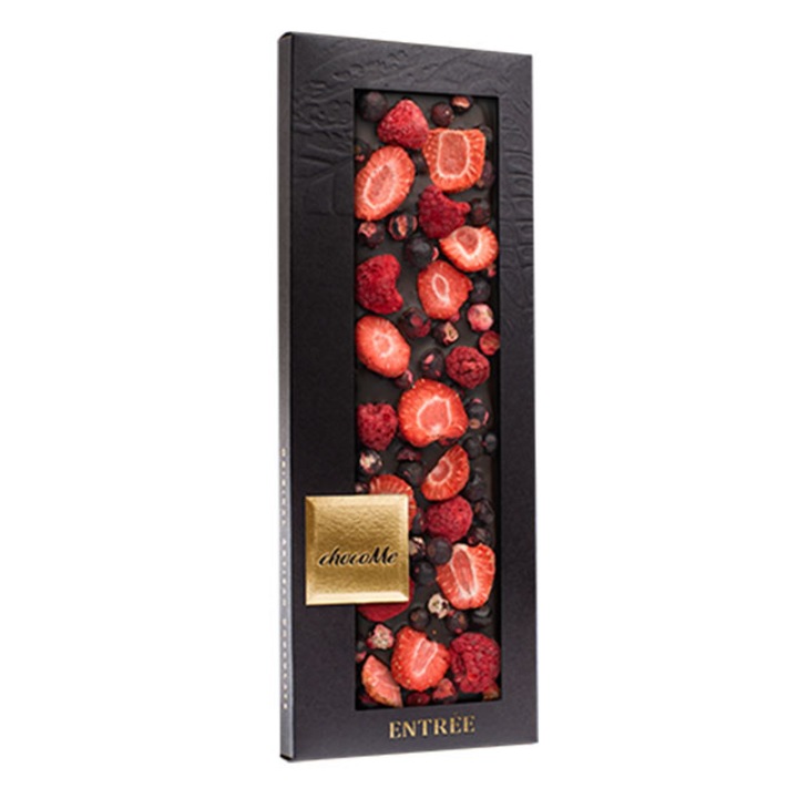 Ciocolata artizanala chocoMe neagra 66% cu zmeura, capsuni si coacaze negre liofilizate