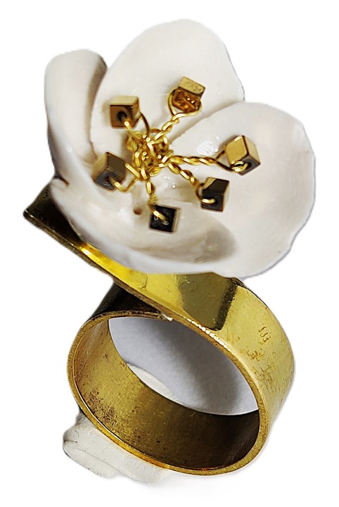 Virágos gyűrű, designer ékszer, sárgaréz, porcelán, Fehér, 5.8 cm