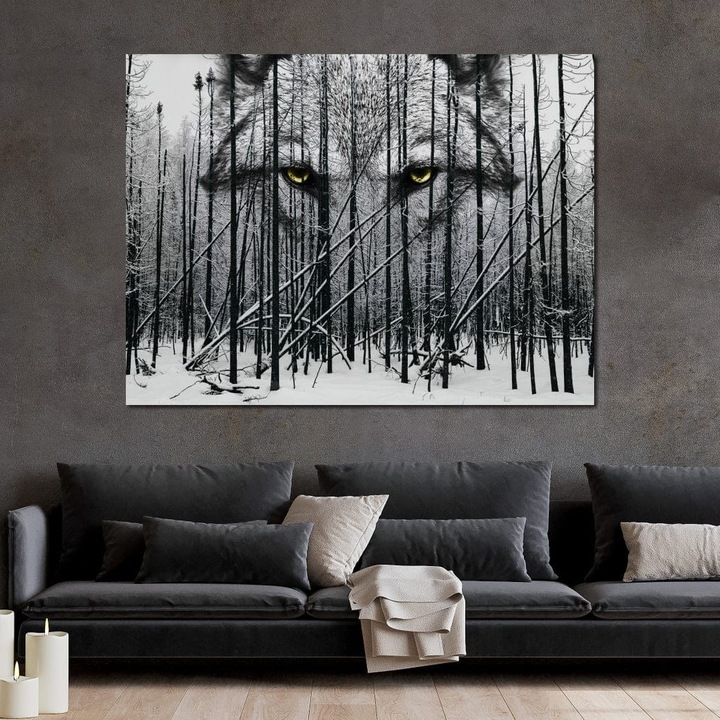 Премиум Канава Картина, LuxCanva® M1458, Пазител в Сянката на Гората, 75 X 100 СМ, Плат 100% Памук 400гр/м2, Дървена Рамка, Очи, Поглед, Пазител, Наблюдение, Вълк, Гора, Сняг, Зима, Дървета, Пустош, Природа, Офис, Всекидневна, Детска стая