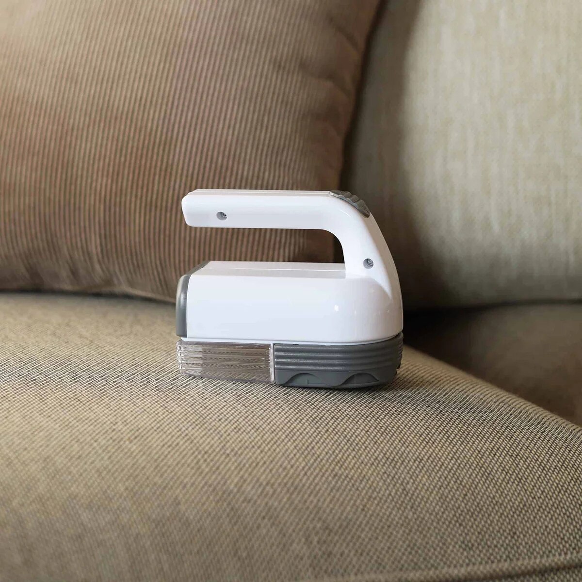 Aparat de curatat scame Guardian, Textile Shaver, curatare eficienta a tuturor tipurilor de tesaturi, design ergonomic, functionare cu baterii, usor de curatat, alb