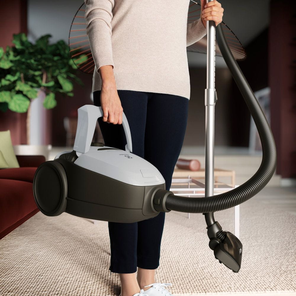 Aspirator cu sac Electrolux Pure D8.2 SILENCE, 57 dB, cu perie OneGo Power Clean