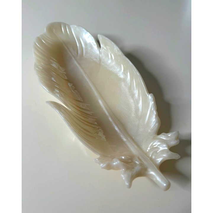 Suport decorativ in forma de pana alb perlat 24cm/11cm