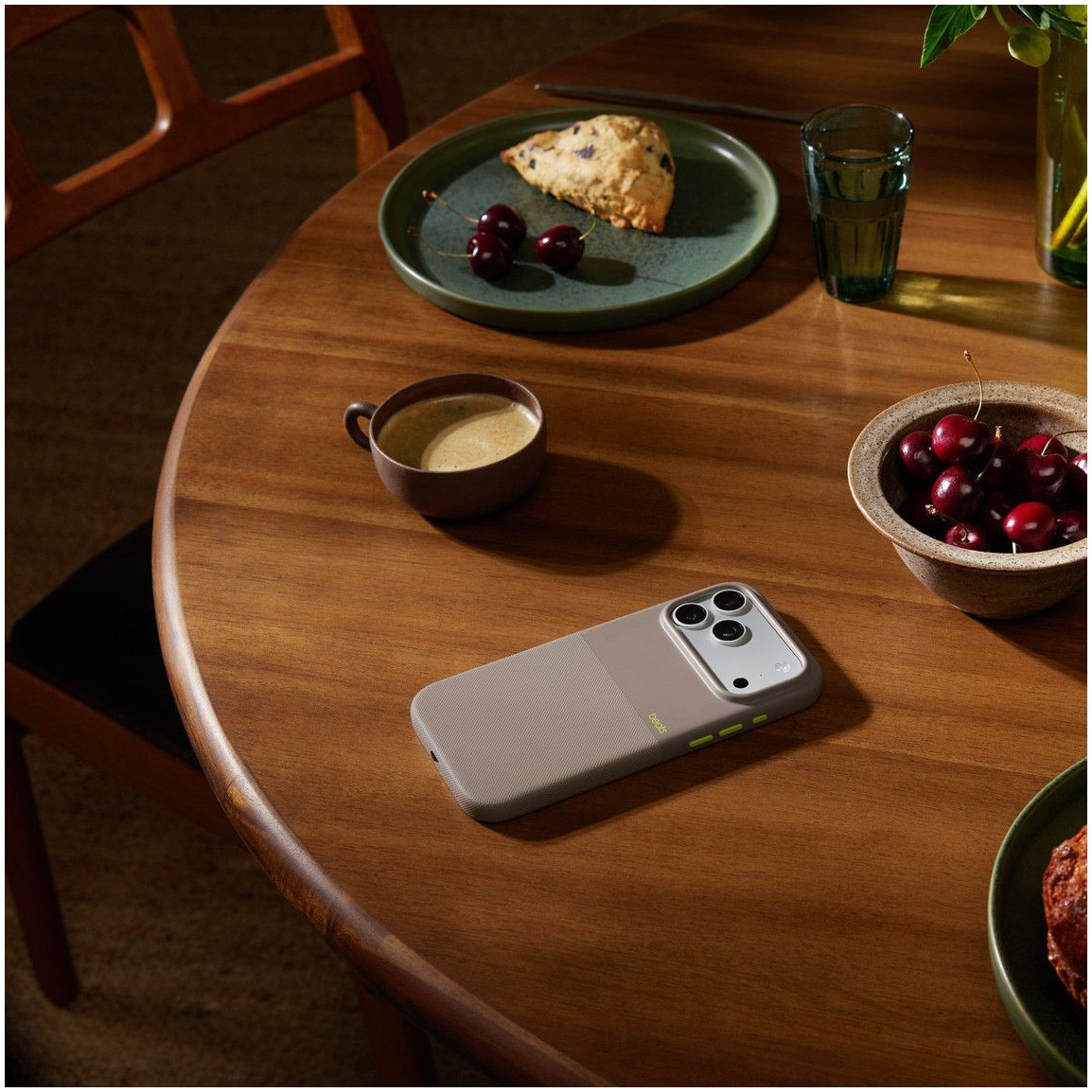 Husa de protectie Beats pentru iPhone 17 Pro Max, Rugged Case cu MagSafe and Camera Control – Alpine Gray