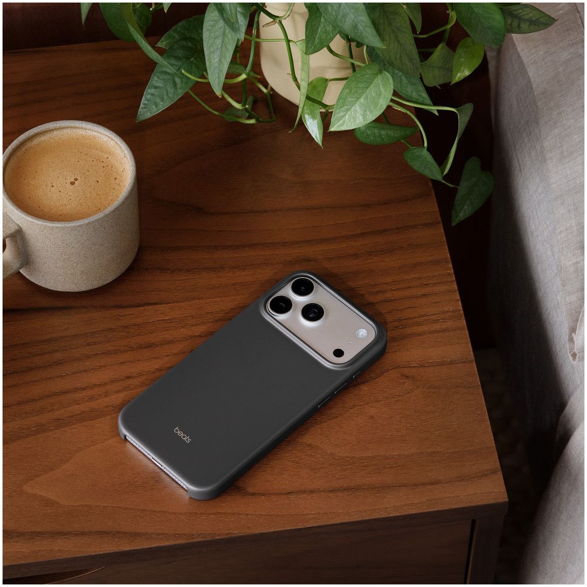 Husa de protectie Beats pentru iPhone 17 Pro Max, Case cu MagSafe and Camera Control — Granite Gray
