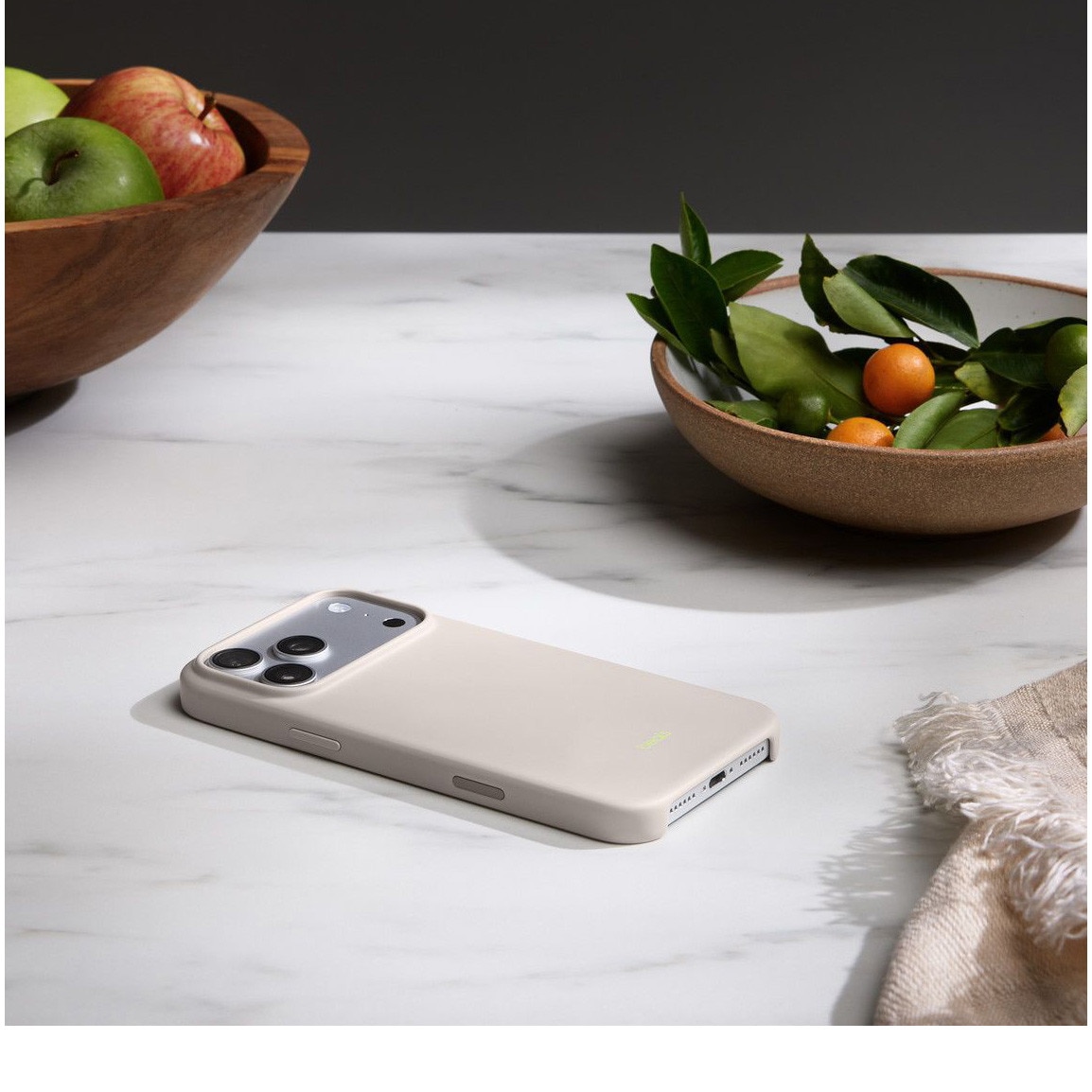 Husa de protectie Beats pentru iPhone 17 Pro Max, Case cu MagSafe and Camera Control — Lime Stone