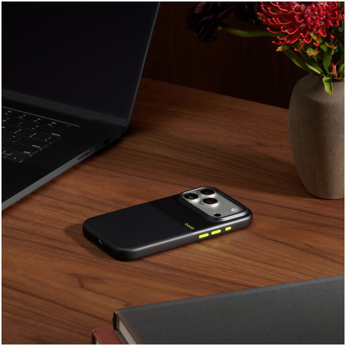 Husa de protectie Beats pentru iPhone 17 Pro, Rugged Case cu MagSafe and Camera Control – Everest Black