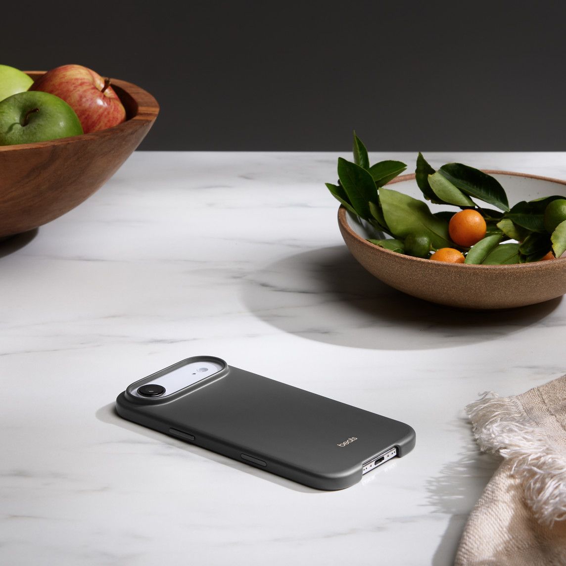 Husa de protectie Beats pentru iPhone Air, Case cu MagSafe and Camera Control — Granite Gray