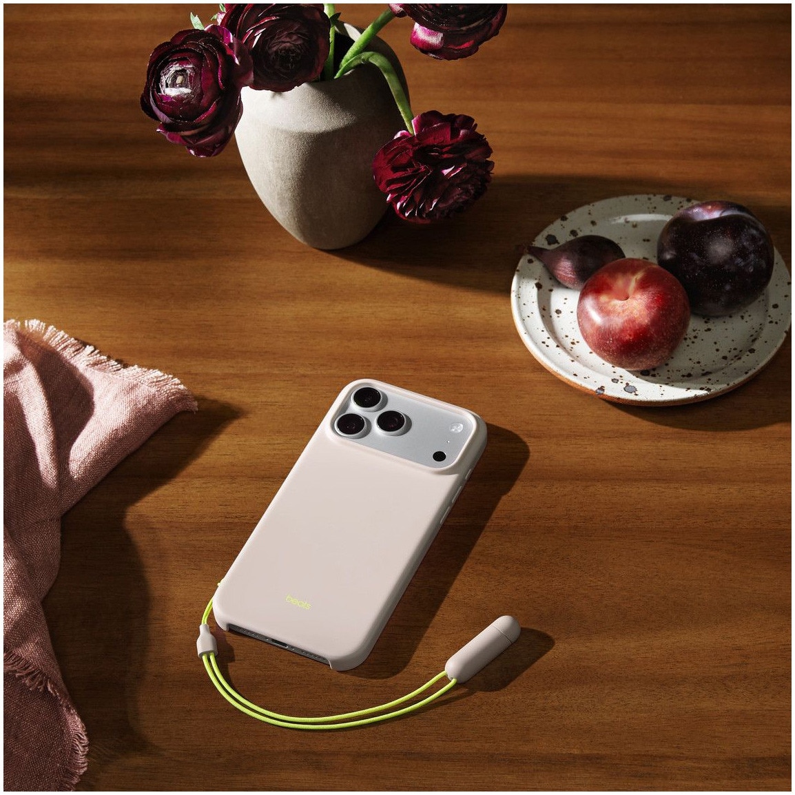 Husa de protectie Beats pentru iPhone 17 Pro Max, Kickstand Case cu MagSafe and Camera Control - Lime Stone
