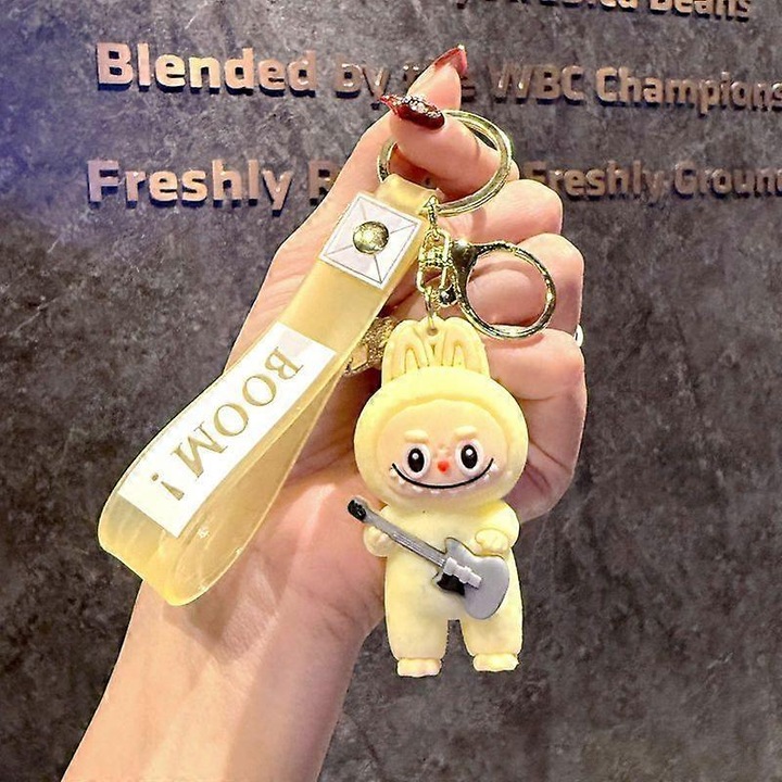 Breloc pentru rucsac Labubu, galben inchis, din silicon PVC si metal, cadou dragut pentru femei