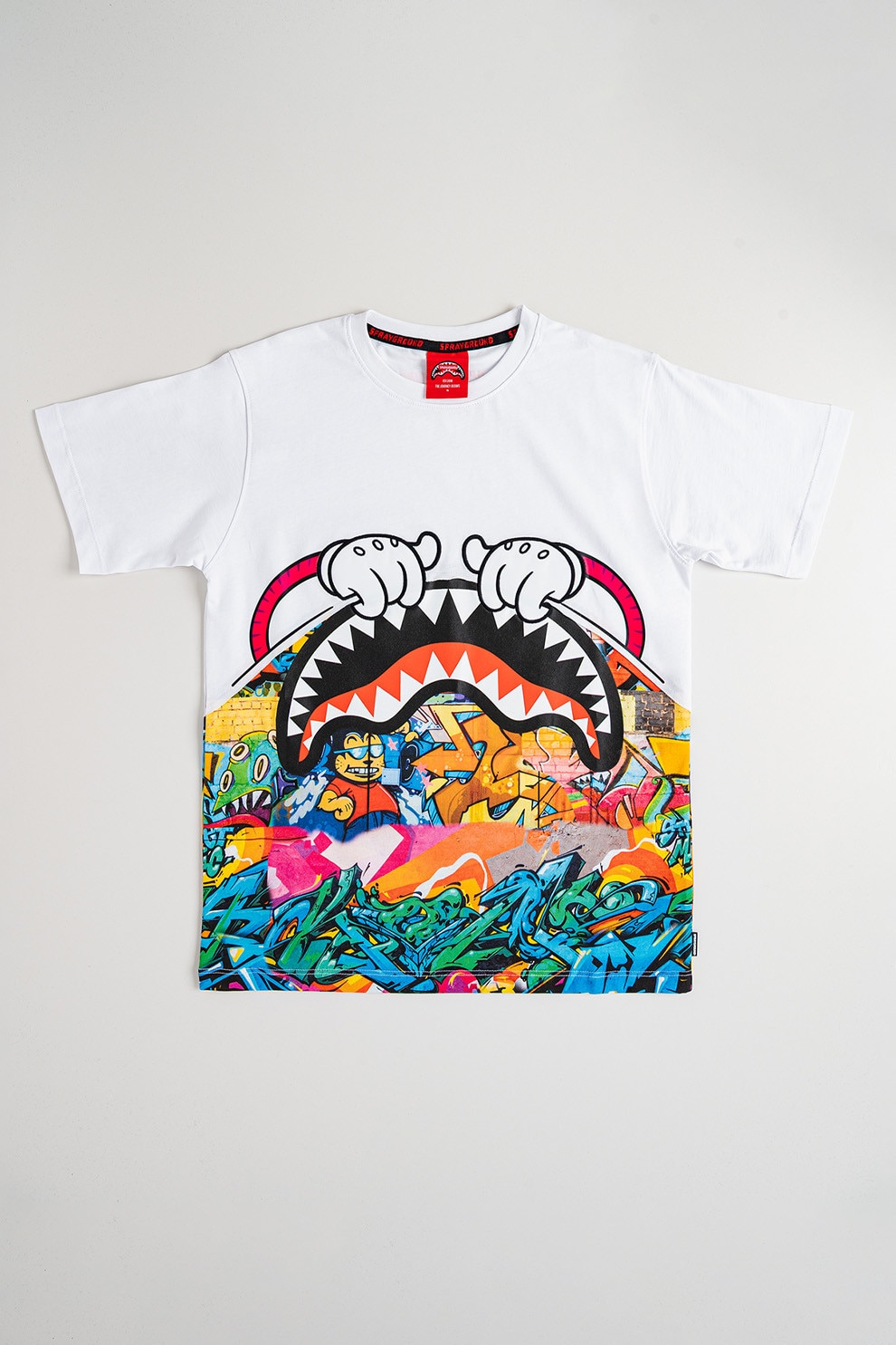 Sprayground, Tricou cu decolteu la baza gatului si imprimeu grafic, Alb, Multicolor, 170 CM