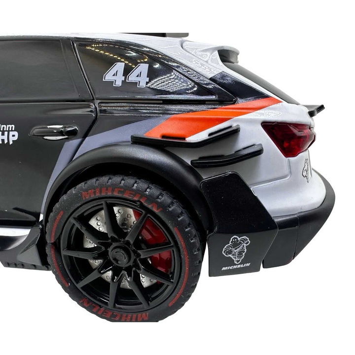 Audi RS6 Avant Gumball 3000 makett, fekete-fehér, 1:24 méretarányú, fényekkel és hangokkal, nyitható ajtókkal, 1-es modell
