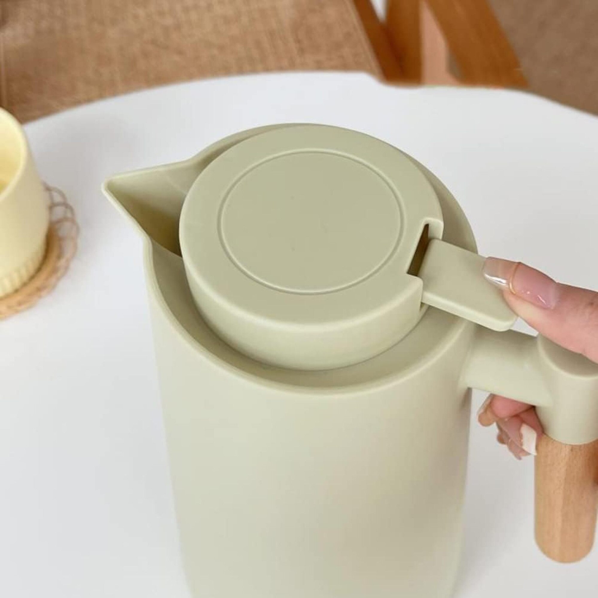 Cafetiera 1L, verde, izolatie vidata, utilizare acasa si birou