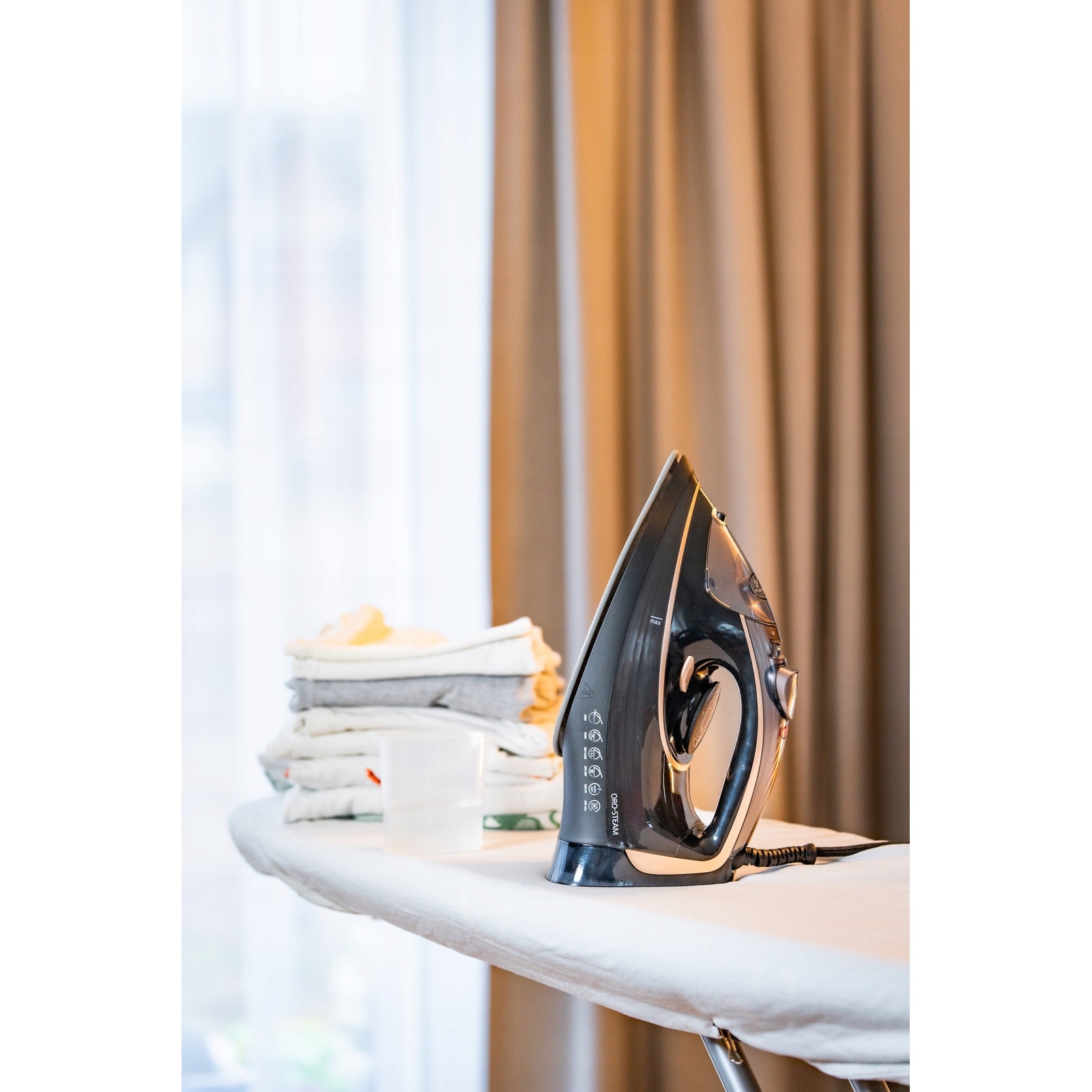 Fier de calcat cu generator de abur OROMED, 2200W, alb