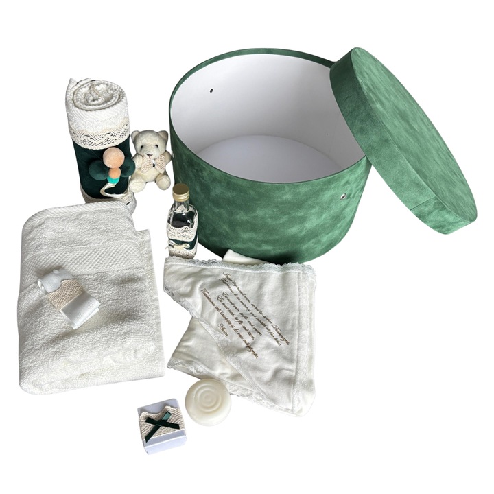 Trusou botez, complet, alb/verde, 7 piese + cutie catifea