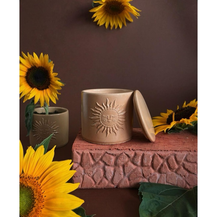 Lumanare din ceara de soia Solarys, recipient din beton, 265g, parfum migdale si cirese