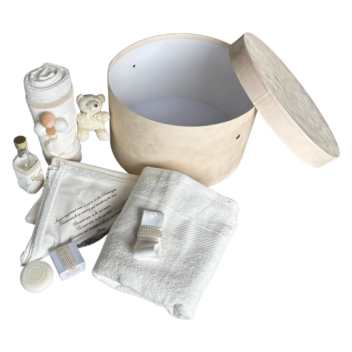 Trusou botez, complet, alb/crem, 7 piese + cutie catifea