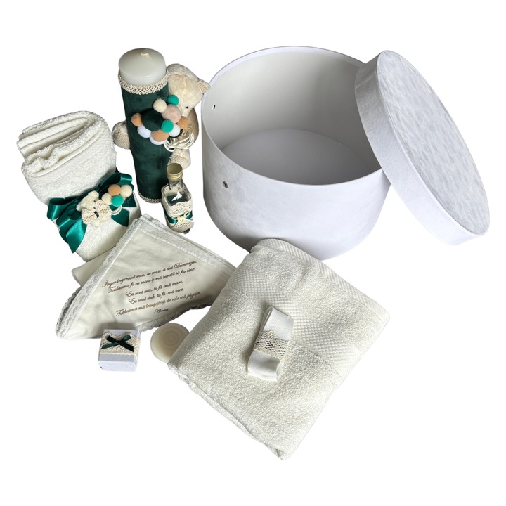 Trusou botez, complet, alb/verde, 8 piese, ursulet + cutie catifea