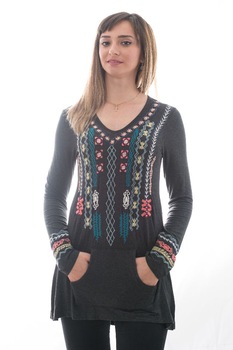 Bluza gri-petrol cu broderie, Cara, marime S/M Bluza gri-petrol cu broderie, Cara, marime S/M