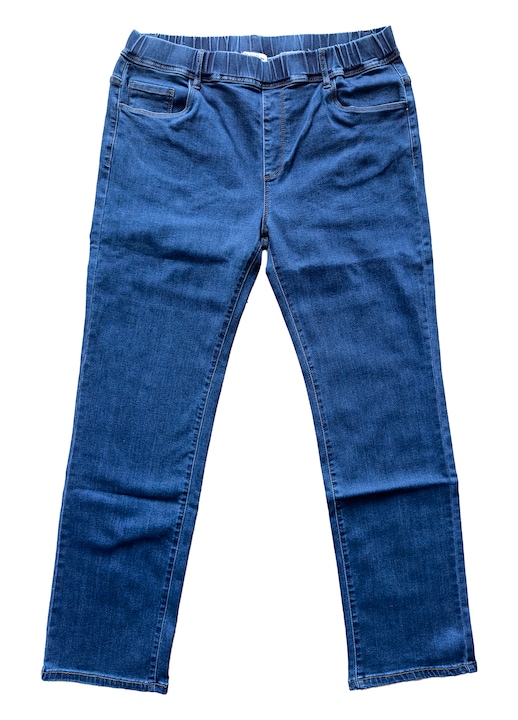 Noi nagymeretu farmer, gumis derekkal, egyenes szaru, sotetkek