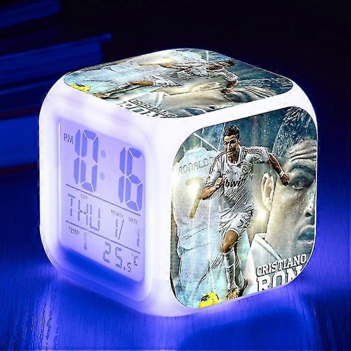 Ceas de alarma digital LED, fotbal Ronaldo, multifunctional, 7 culori, 10x10cm
