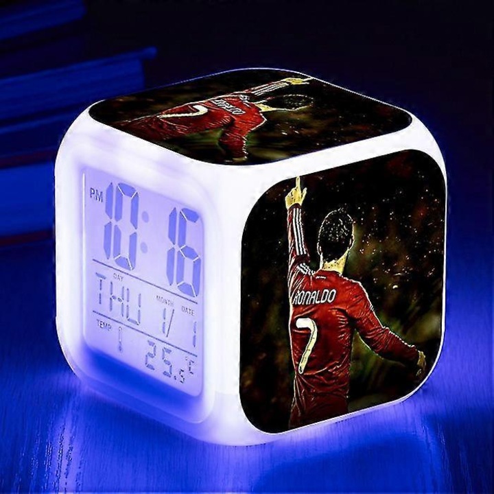Ceas de alarma digital LED, fotbal Ronaldo, multifunctional, 7 culori, 10x10cm