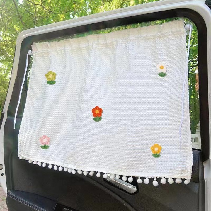 Set 4 parasolare auto din bumbac, cu flori si pompoane, multicolor, dimensiuni mari