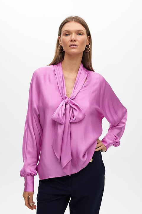 Lola Casademunt, Bluza de satin cu funda din panglici, Roz deschis