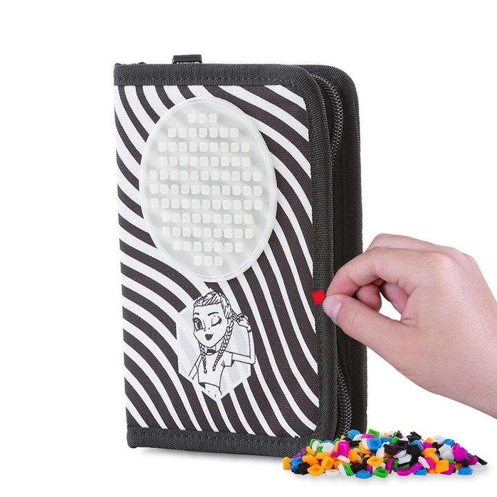 Ученически несесер PIXIE CREW, Зебра, креативен панел светещ в тъмното, 19x14,5x2,7см, комплект с 69 пиксела