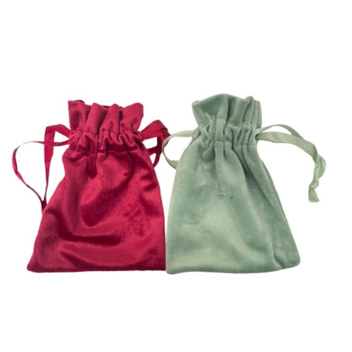 Set 2 pungi din catifea cu snur rosu si verde, 16.5 x 12.2 cm