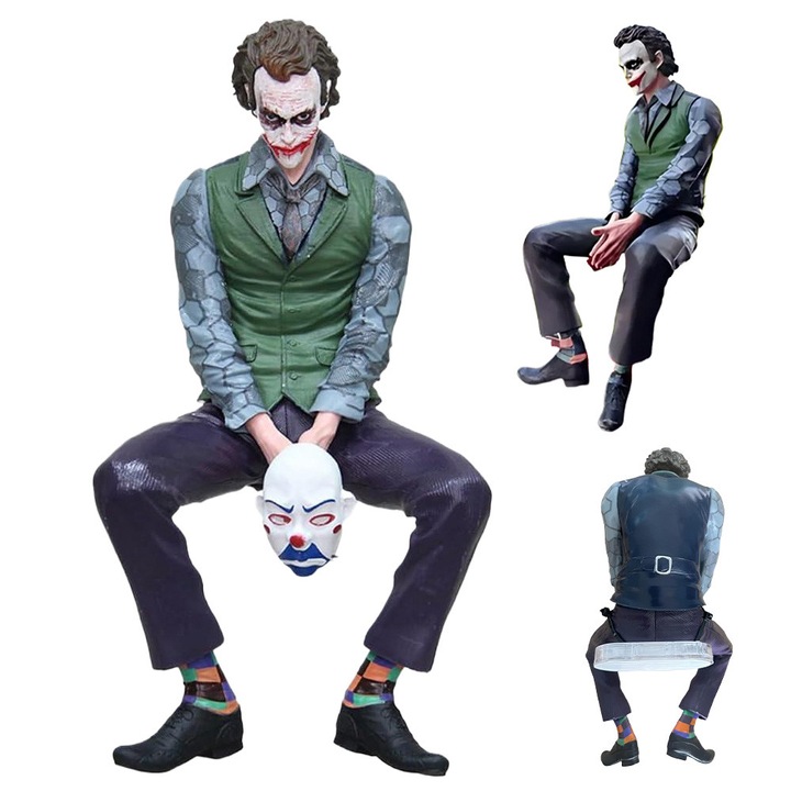 Joker figura maszkkal - Suicide Squad, ülő Harlekin, Heath Ledger, 27 cm magas, PVC, Autó tetején ülő pozícióban