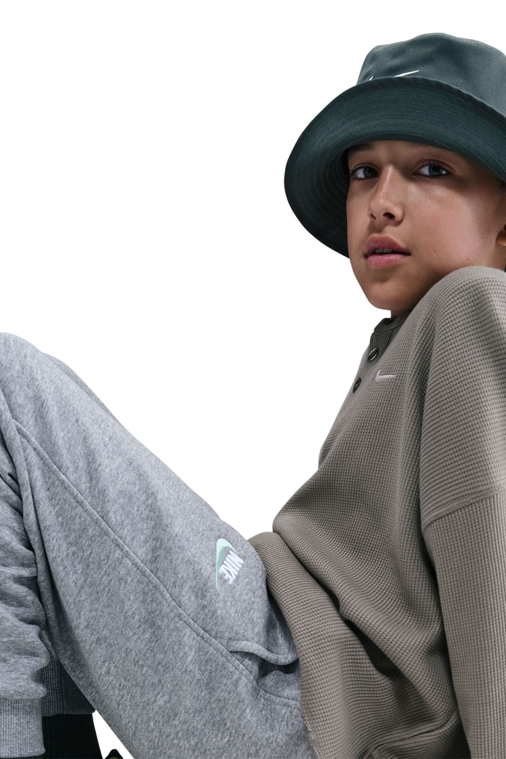 Nike, Pantaloni de trening cu buzunare oblice Sportswear Club, Gri, Gri inchis melange, 128-137 CM