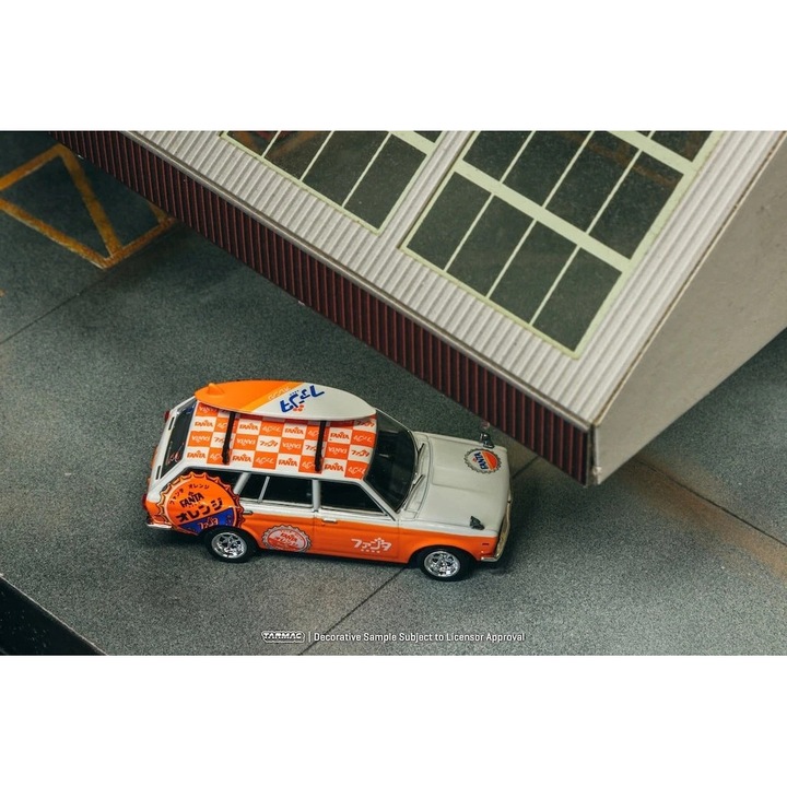 Datsun Bluebird 510 Fanta Tarmac Works 1:64 autómodell