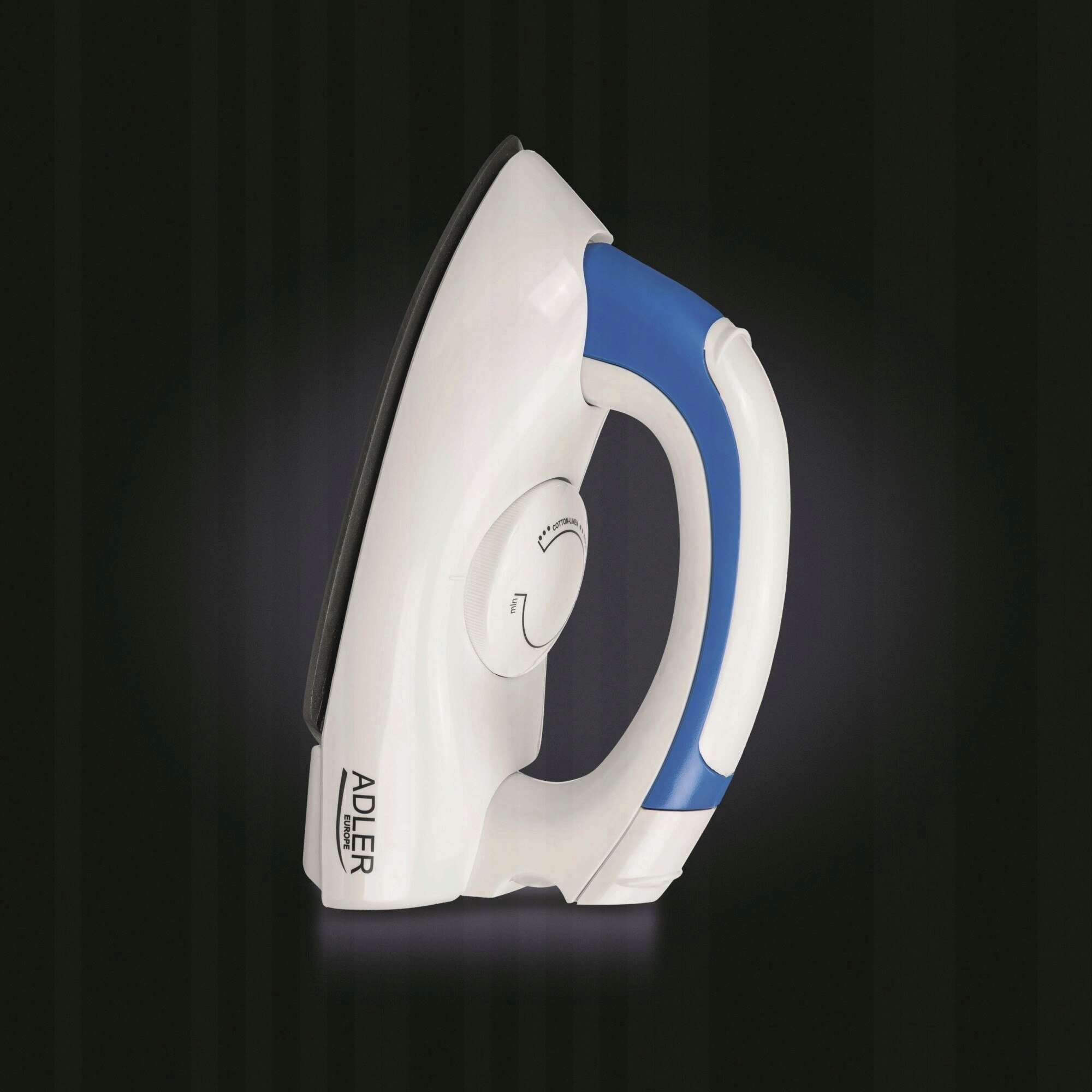 Fier de calcat turistic Adler, 700W, compact, 7,5x18x10cm, cu maner pliabil, reglare temperatura