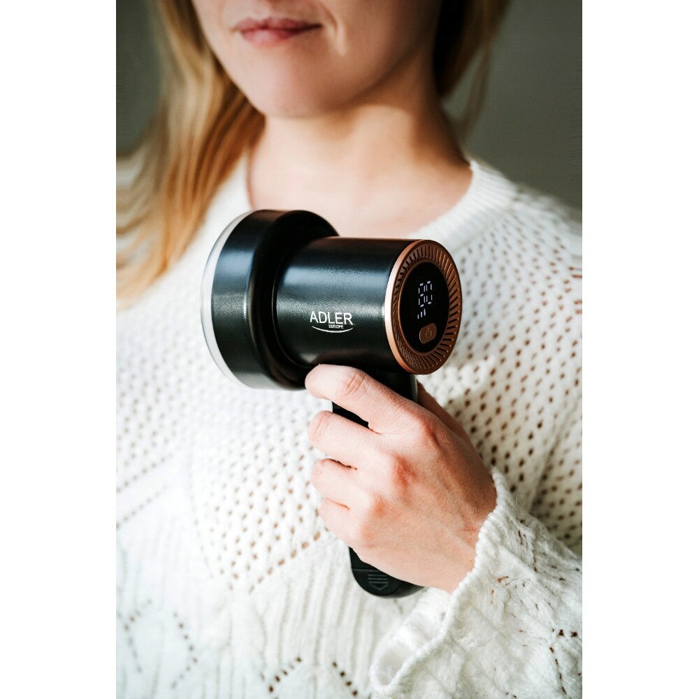 Aspirator de tesaturi Adler AD 9619 cu display LED, 3 viteze, 6.5cm, negru/auriu, set cu 2x role de curatare