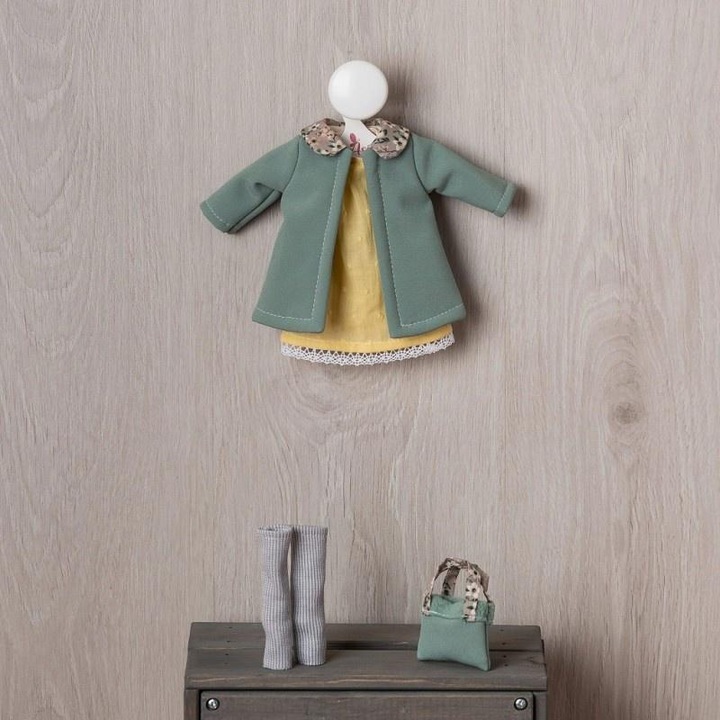 Set de haine pentru papusa spaniola ASI Celia, 30cm, verde si galben, cu rochie din bumbac si geanta.