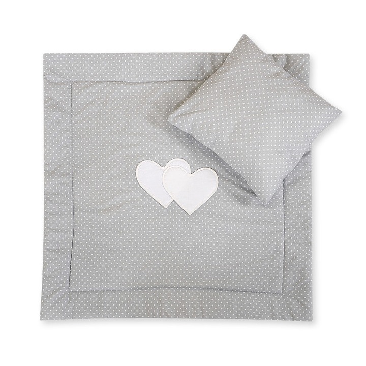 Set lenjerie pentru bebelusi Bobono, cu perna si patura, 100% bumbac, gri cu inimioare si puncte, dimensiuni perna 34x38 cm, patura 77x77 cm