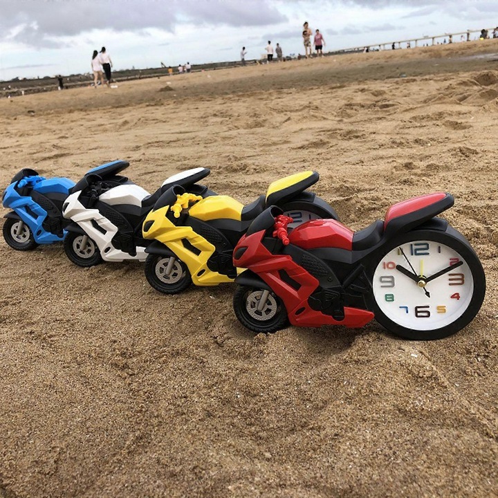 Motorkerékpár alakú ébresztőóra, dekoratív, fehér/sárga/piros/kék, 19x7x11cm, 1 db-os készlet.