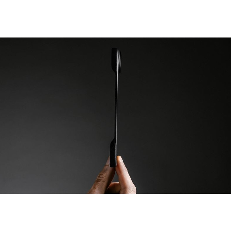 Husă din piele naturală Nomad Traditional Leather, compatibilă MagSafe, neagră, pentru iPhone 17 Air