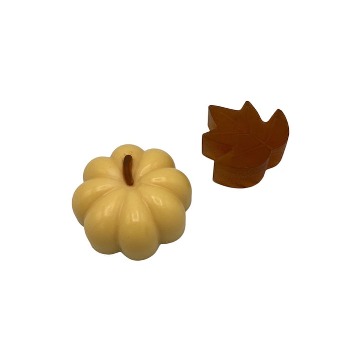 Set cadou sapun solid toamna in cutie cadou, model dovleac si frunza, 1 x sapun unt de shea, parfum scortisoara, 1 x sapun cu glicerina, aloe verea, parfum caramel, 120 g