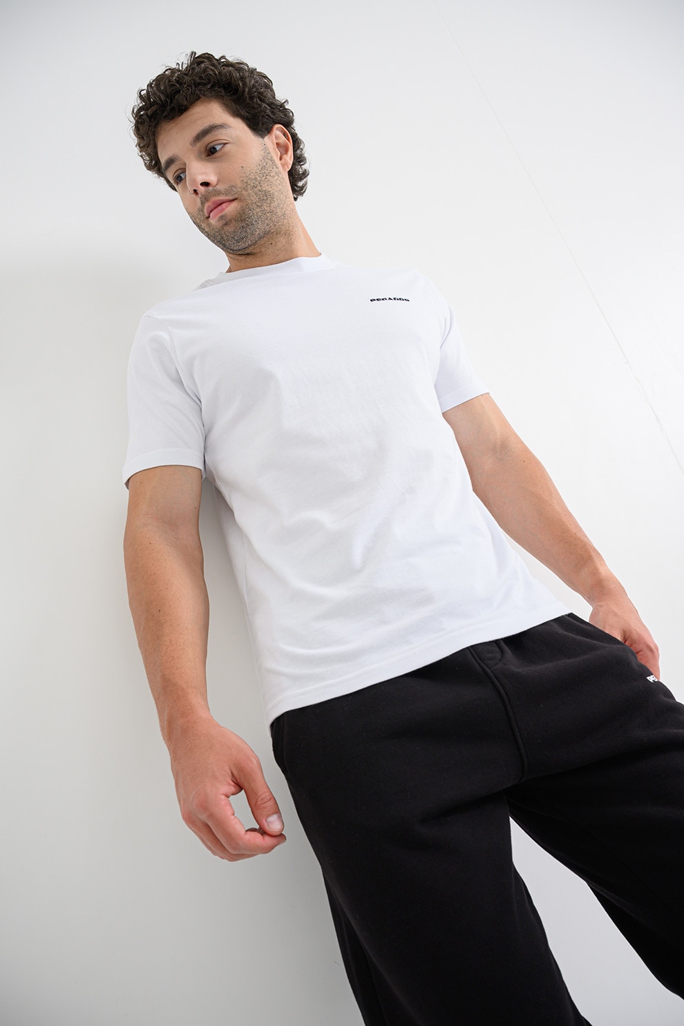 Pegador, Tricou regular-fit cu logo discret, Alb optic, M