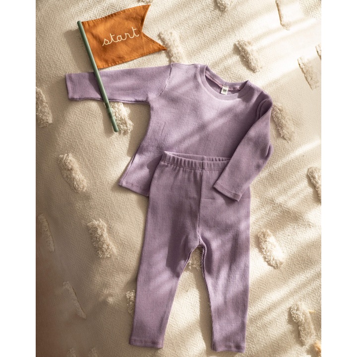 Compleu din jersey reiat mov lila cu colanti si bluza cu maneca lunga, Mov