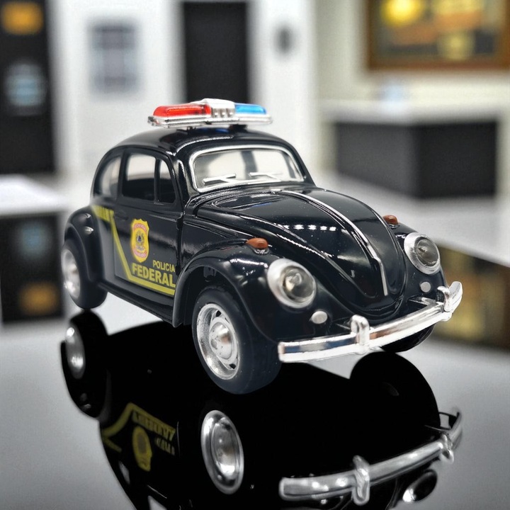 Automacheta de Metal Volkswagen Beetle (Broscuta) Politia Federala, scara 1:32, Negru, Motor PullBack, se deschid usi, capota, VisionXXI