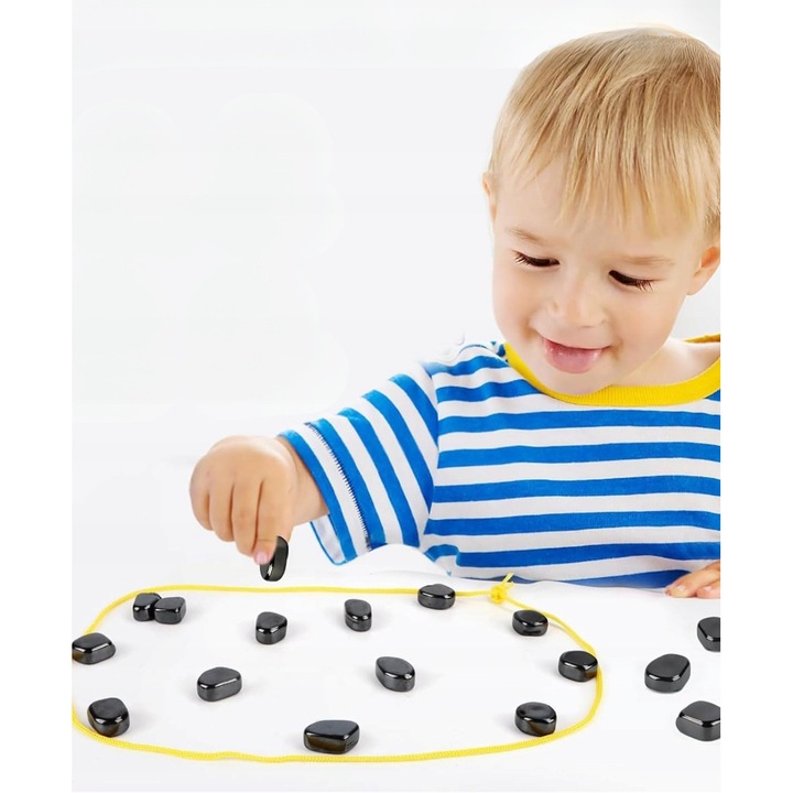 Игра с магнитни камъни, ден 35, брой играчи 1-4, възраст на играчите от 9 години нагоре, дължина на конеца 1 метър, за игра на английски език, 40 броя