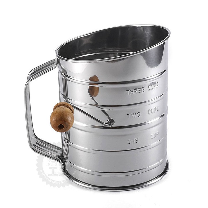 Cernator de faina din otel inoxidabil, 14.5x11.2cm, cu maner largit, design cu manivela