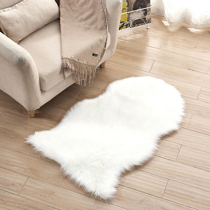 Covor din blana artificiala, alb, 60x90cm, antiderapant, lavabil, forma inima, set 1 bucata